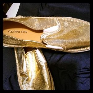 Gorgeous Gold Gianni womens sz 10